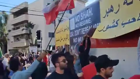 Φορτηγό έπεσε πάνω σε πορεία Ιρανών αντικαθεστωτικών, στο Λος Άντζελες