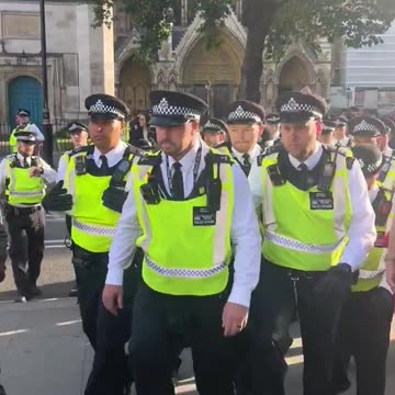 Uk police are traitors.... 20 of them arrest one elderly man