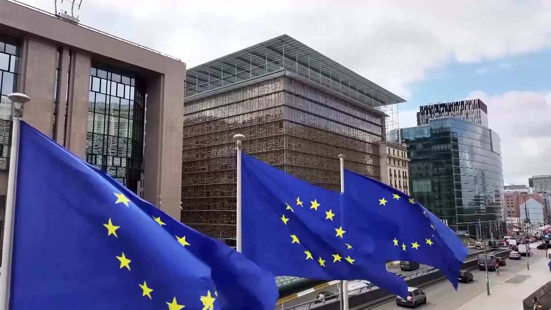 Trump plans to boost steel tariffs, EU Commission regrets announcement