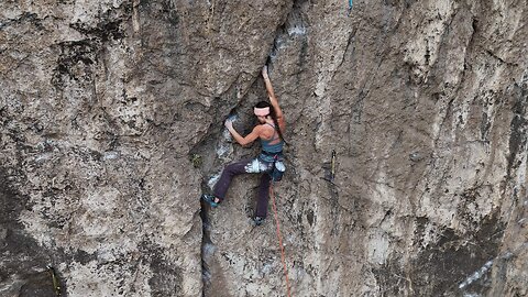 "La placa de Andrés" (5.12b) en La Mina