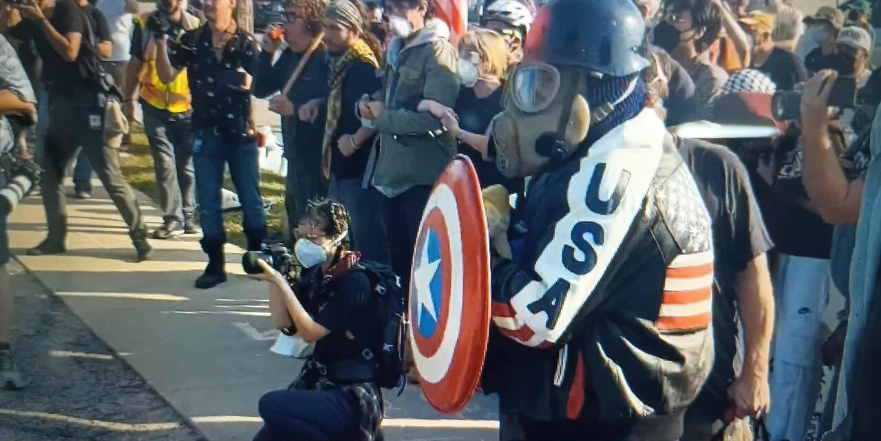 CAPT ANTIFA VS ICE?