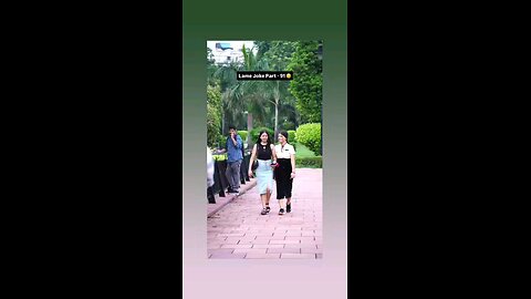 उसके हाथ मे रेखा थी