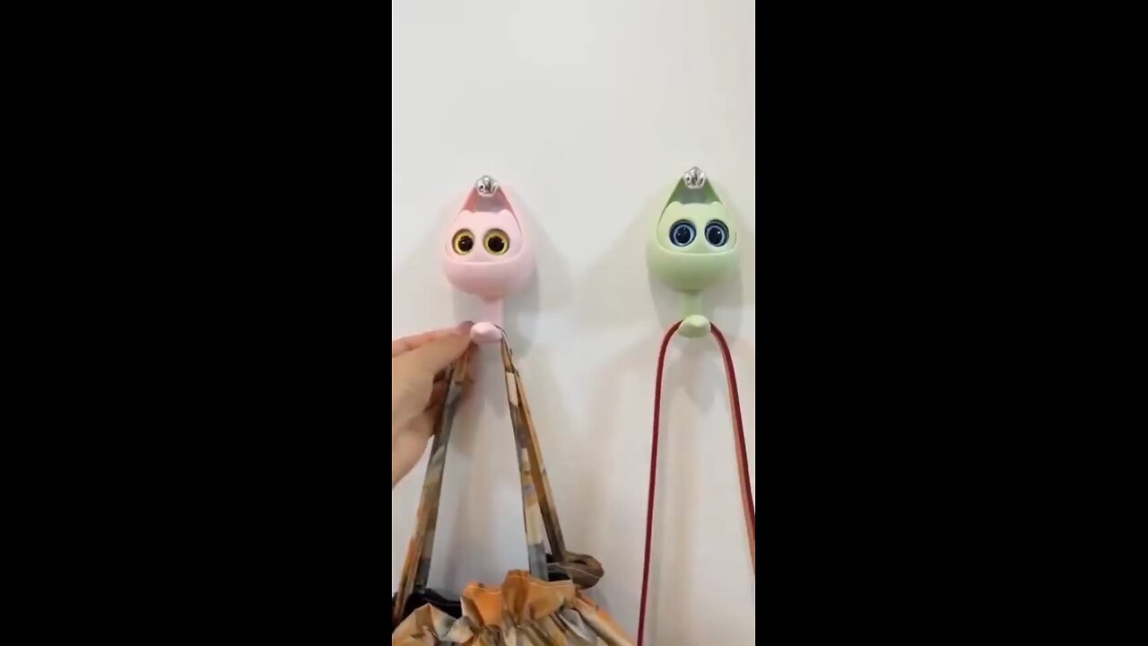 Creative Adhesive Coat Hook，4Pcs Wink Cat Hooks for Hanging Towels, Hats,Coat,Cloth Bags, etc