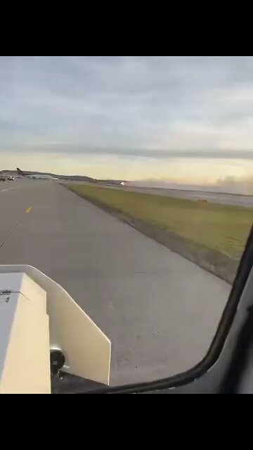 Video of UPS plane crashing in Louisville, Kentucky.Pt.1