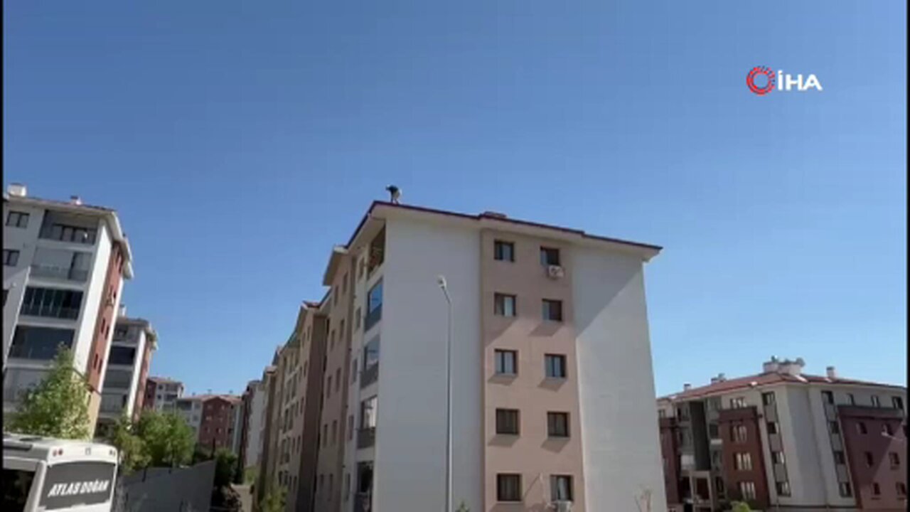 Elazığ’da çatıda tehlikeli çalışma