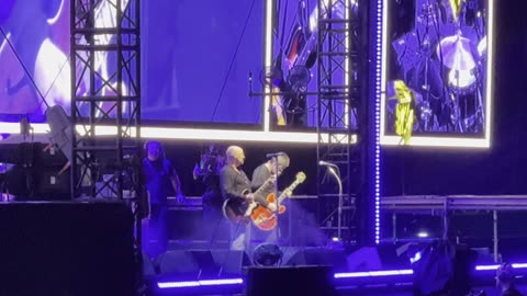Don't Look Back in Anger - Oasis Live 25
