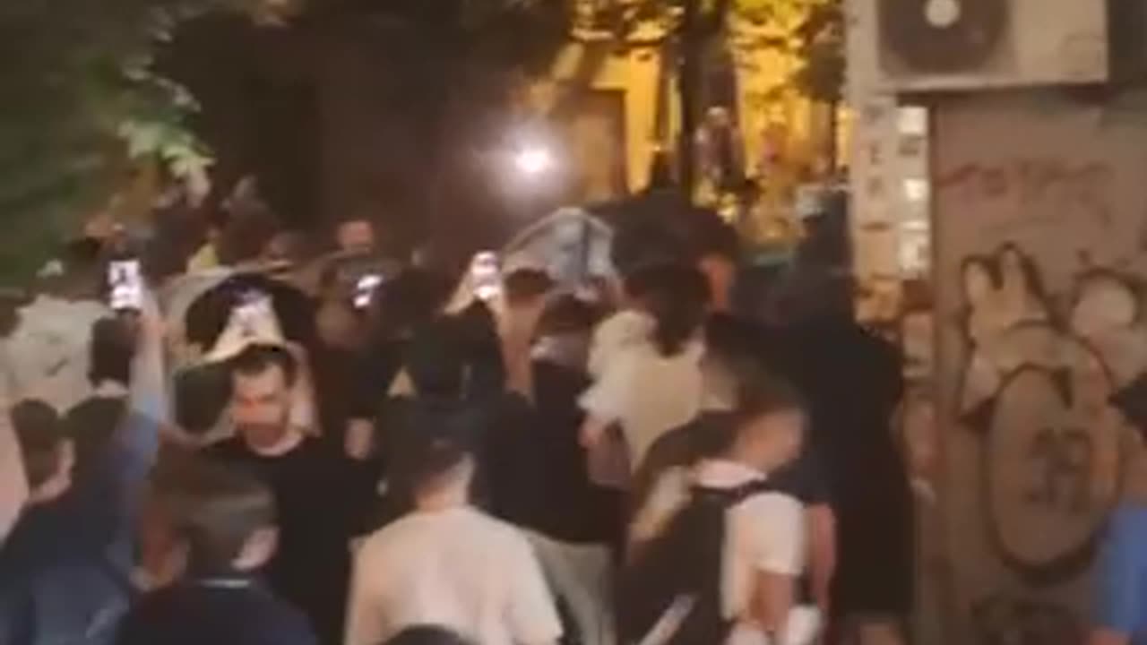 ‼️🇷🇸 A clash almost broke out between the police and protestors in Belgrade