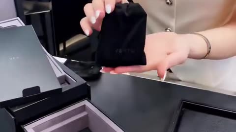 Unboxing a $20,000 Vertu Phone