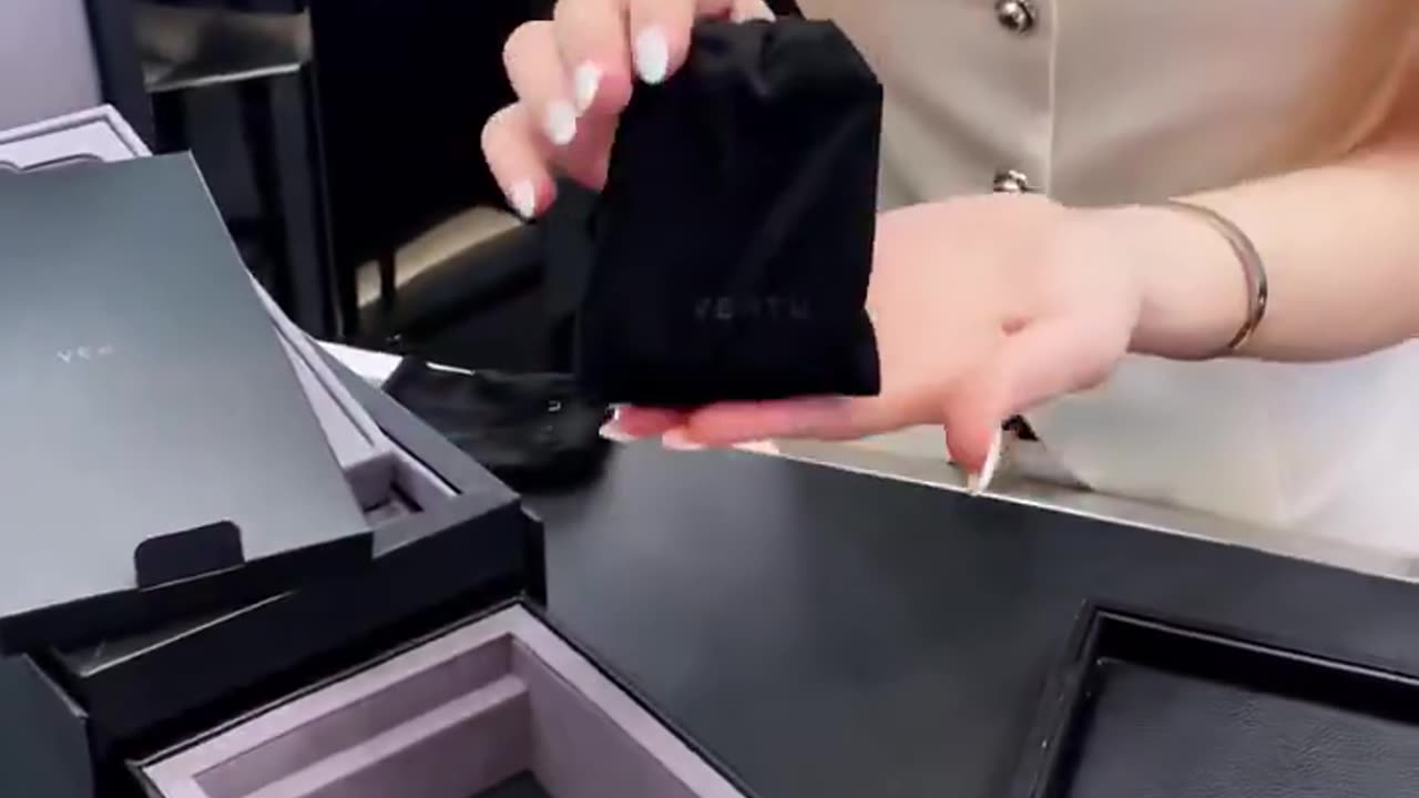 Unboxing a $20,000 Vertu Phone