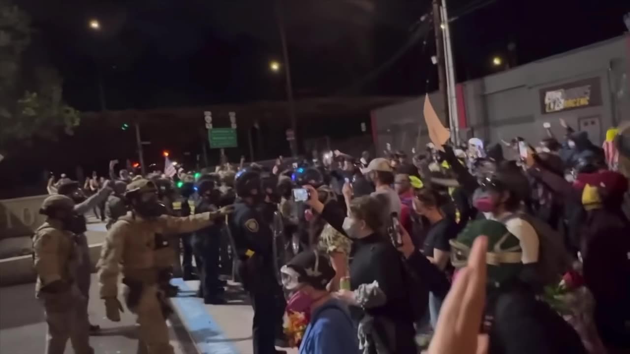 Portland Zombies EMPTY 52 Stores… Mayor FREAKS as “Sanctuary” SELF DESTRUCTS