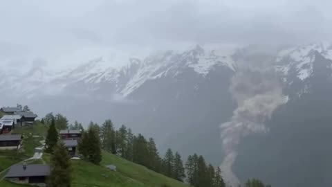 A massive chunk of the Birch glacier broke off Swiss village