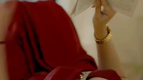 Indian girl fashion design||red saree
