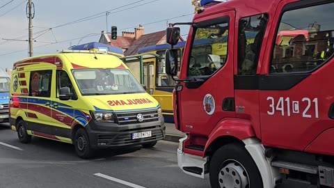 Tramwaj potrącił 84-latke i się wykoleił