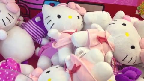 A visit to the crane game- Bunch of UFO Catcher Wins at Gameworks!