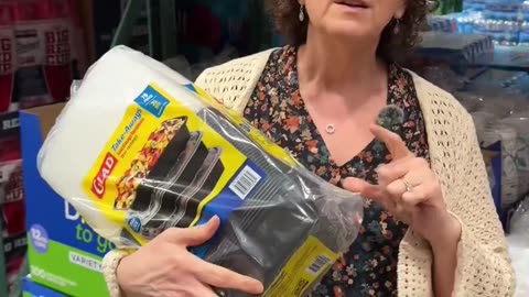 American doctor exposing how dangerous it is to eat food out of back plastic containers