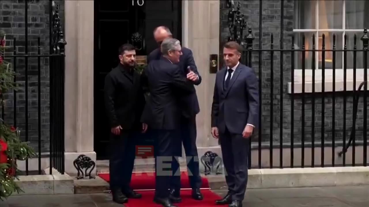 Obummer & Mike Pompeo...And here are all the Deep State plotters leaving 10 Downing Street today 👇🏻