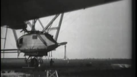 DIRIGIBLE HINDENBURG VISITS LA... - DIRIGIBLE HINDENBURG VISITS LAKEHURST, NEW JERSEY - 428-NPC-1985