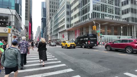 🗽 NYC Live 🔴 Walk (Chat on YouTube)