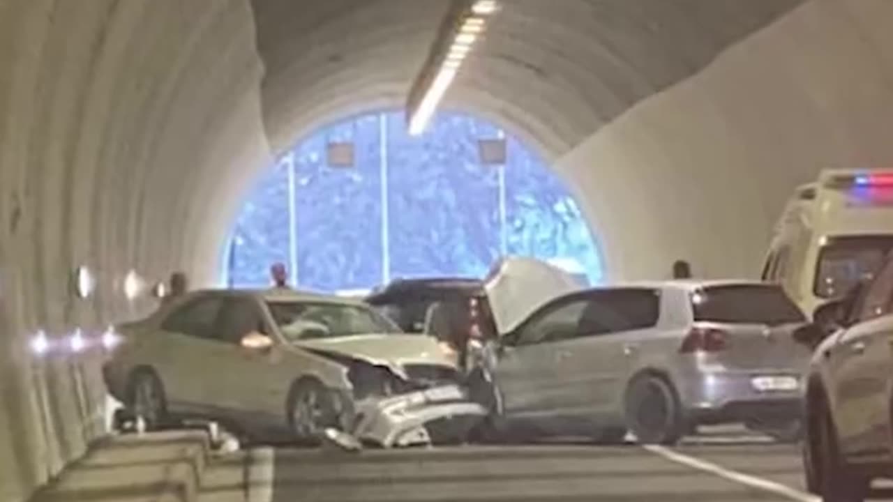 Aksident i frikshëm në tunelin e rrugës së ‘Arbrit’ disa të plagosur