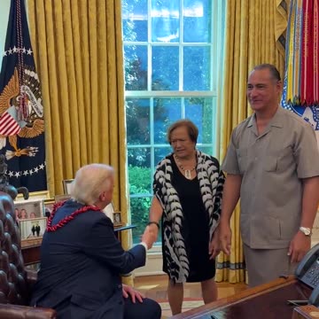 🚨🔥Trump is honored with a garland traditionally reserved for royalty in American Samoa: