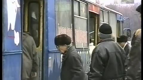 Харьков 2001 год. Город. Люди. Остановка.