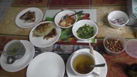 Luodong Films Wife Making Breakfast, Then Talks About Korean Food And SoyBeans