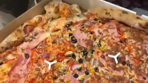 O pizza specială! - DIS--- - 26 mai 2025 - ora 01:03