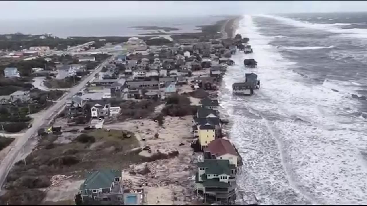 Waves Flood Oceanfront Homes in North Carolina