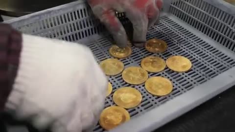 Bitcoin Gold vs. The Making Process of 99.99% Pure Gold Bars