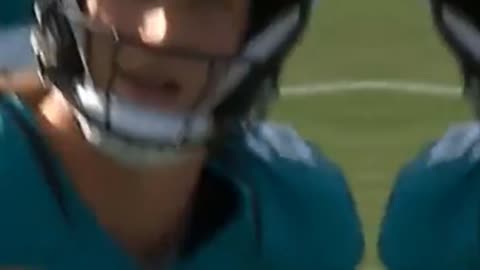 Lawrence Leads Jaguars to Dominant Win