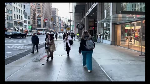 Urban Walk Through New York: Manhattan in Motion