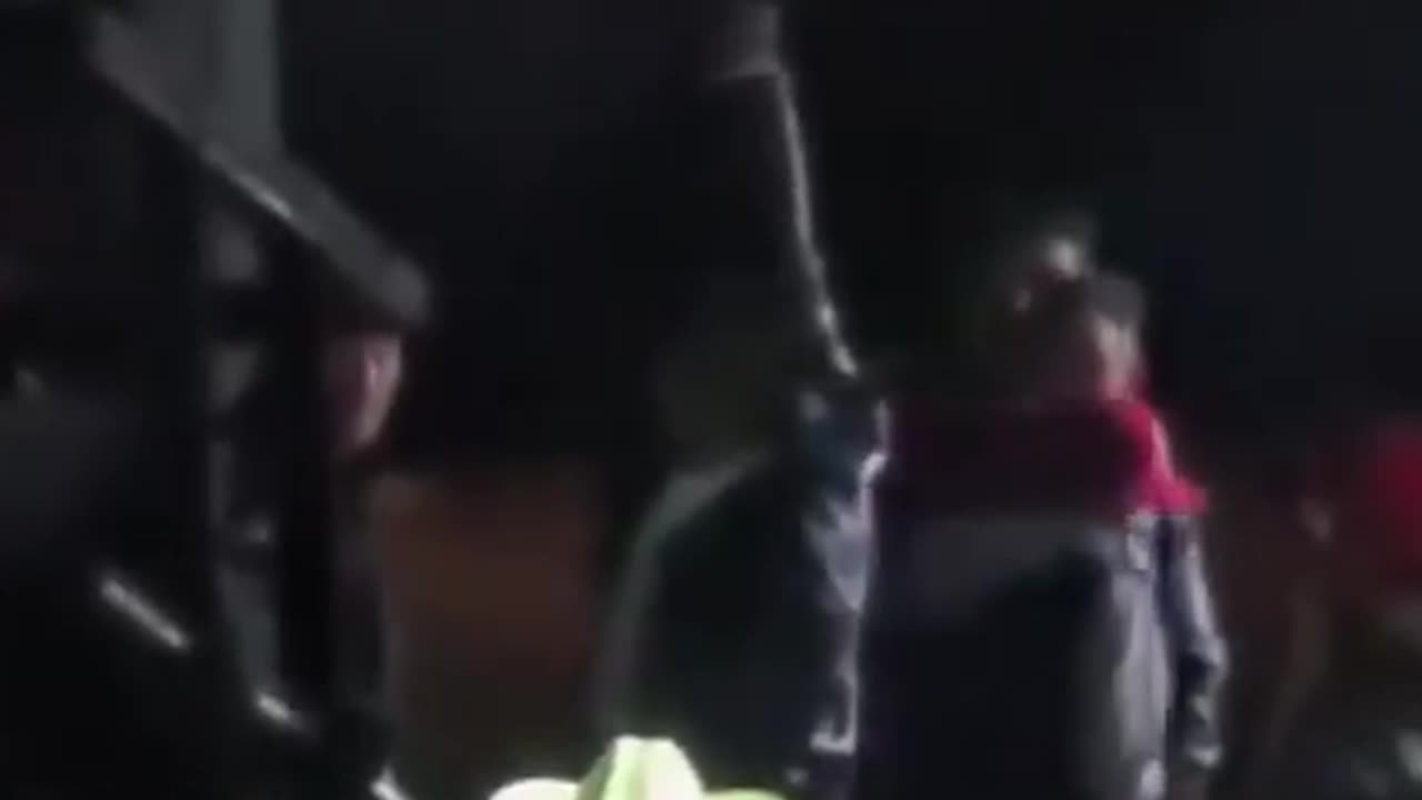 Alcalde mexicano dispara al aire en pleno festejo patriótico frente a familias