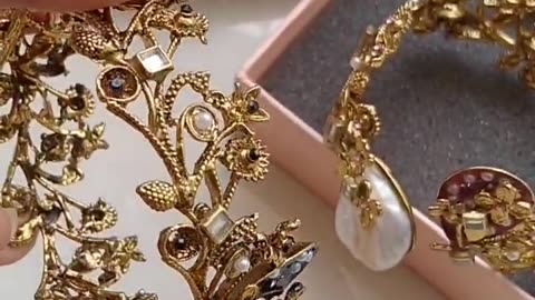 Handmade turkish work with morther of pearl bangle