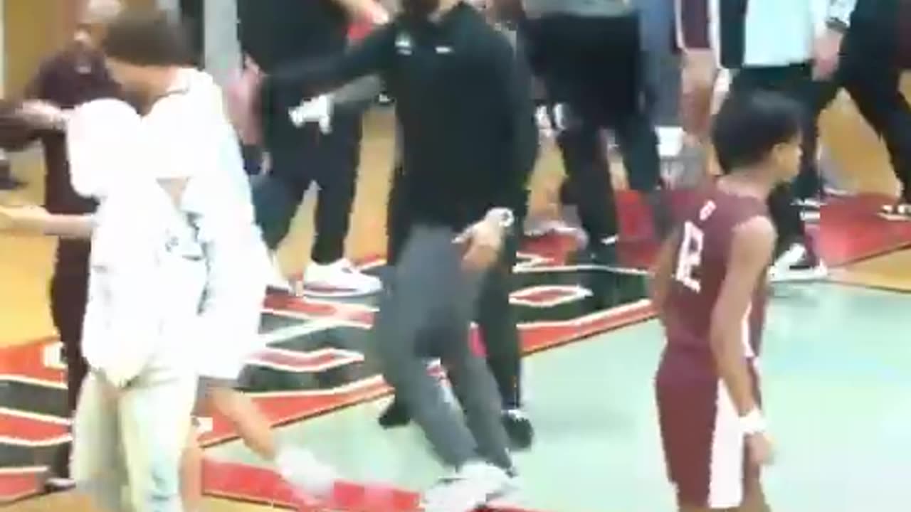 015. What in the name of basketball is going on 👀Via Tarek Fattal #shorts