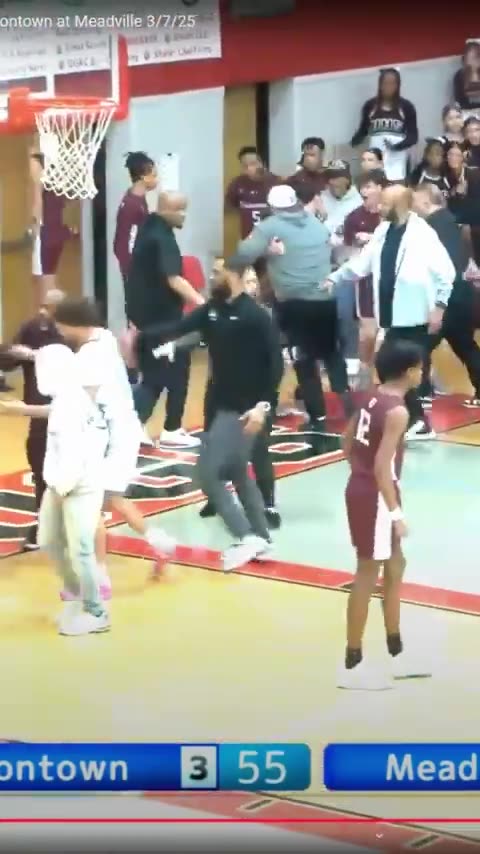 015. What in the name of basketball is going on 👀Via Tarek Fattal #shorts