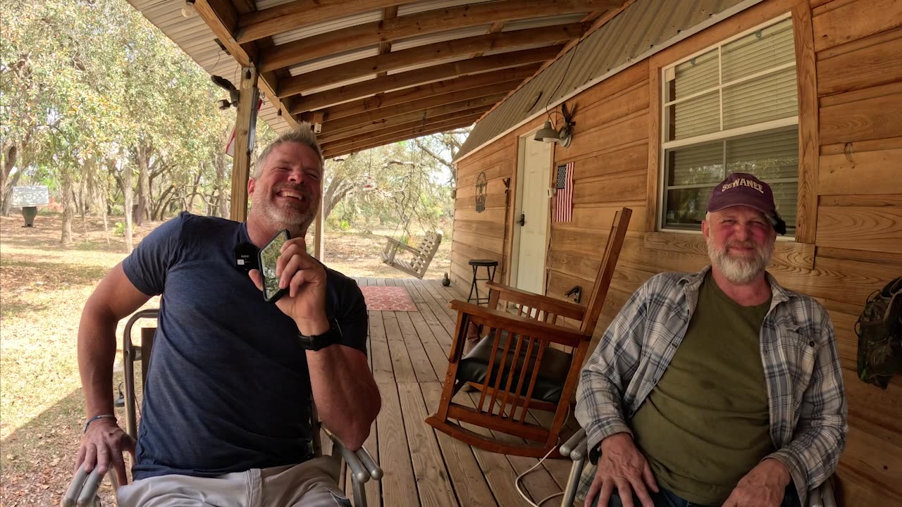 Crackers and AI: Southern Wisdom, Cosmic Questions, and Love with Ara
