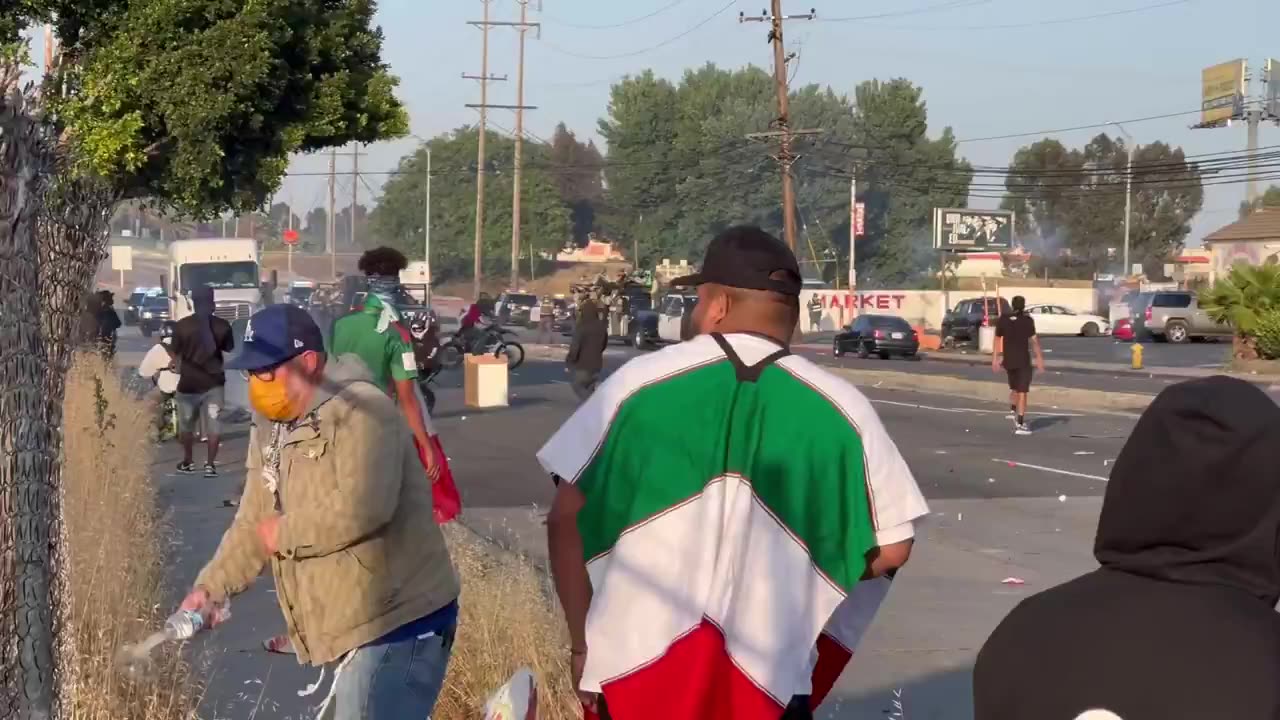 ICE protesters are now starting fires all throughout LA