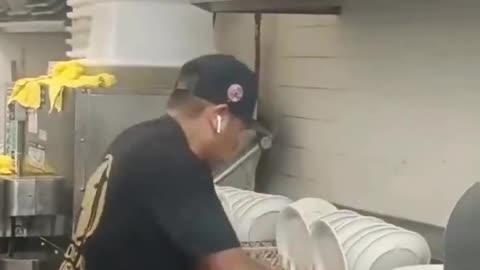 Is this really how they wash dishes😟