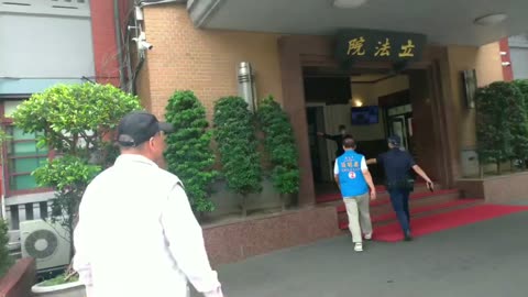 簡明廉、蘇亮華、進到立法院遞交陳情書