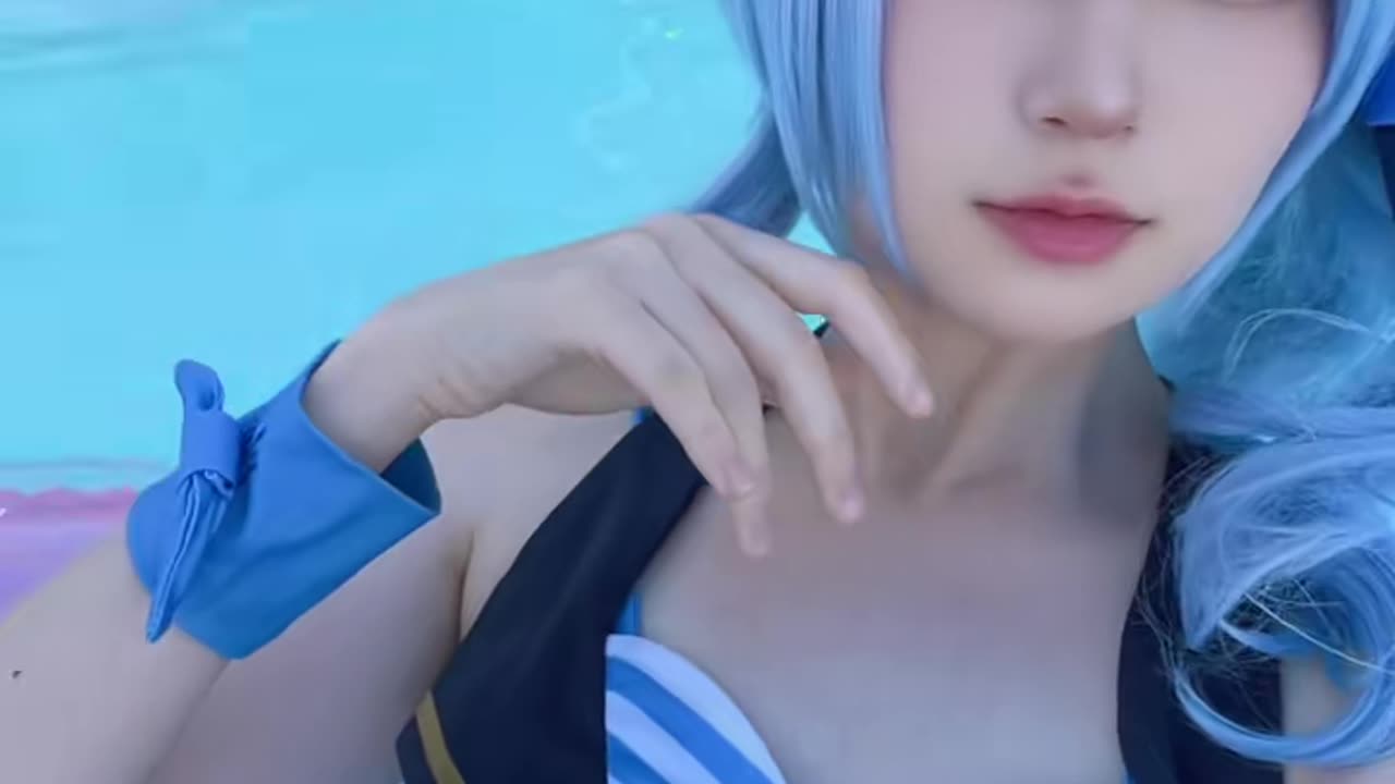 1個前の投稿とギャップで風邪をひかせます プール来たら撮りたかったんだよね #もんた界隈 #fyp #おすすめ #星街すいせい #コスプレ