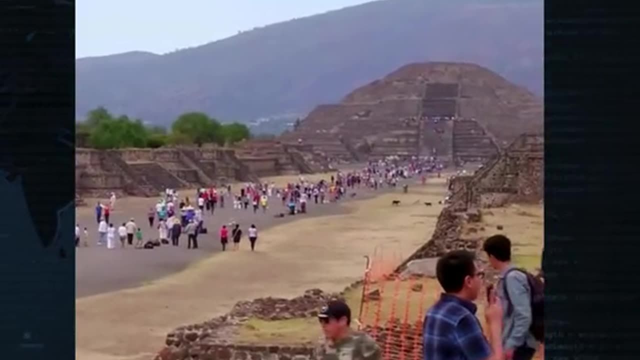 🛸🏞️ UFOs Flying Right Above the Pyramids | TheTruthAbove