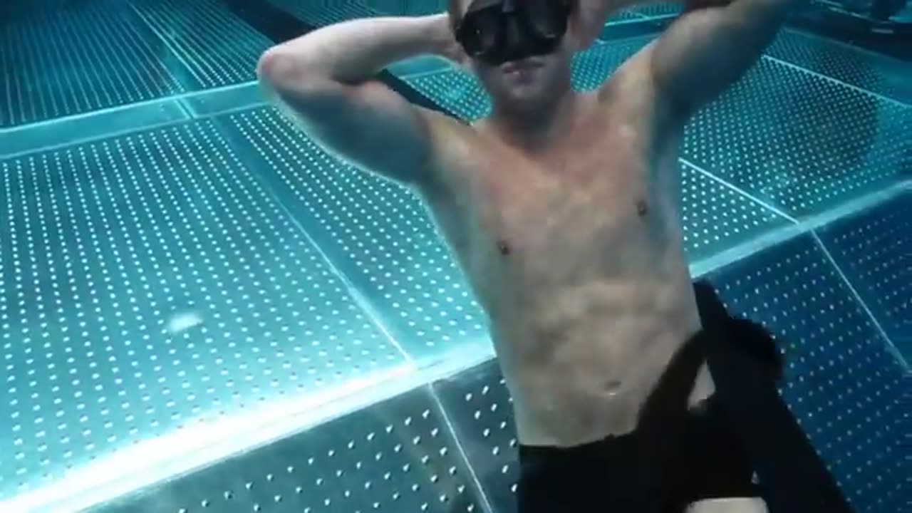 First time scuba diving. Funny moments! Diving school.