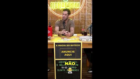 É coisa rara algim humotista se declarar.
