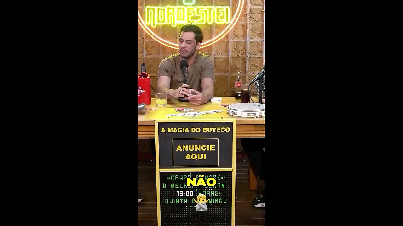 É coisa rara algim humotista se declarar.
