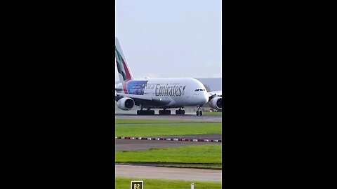 Flyemirates best flight taking off Airport boing 007