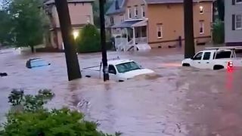 STREETS TURN INTO RIVERS IN NEW JERSEY & NEW YORK – CARS SWEPT AWAY BY FLASH FLOODS!