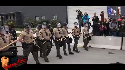 BREAKING NEWS:📣 Demonstrators get violent with Police at Broadview ICE…