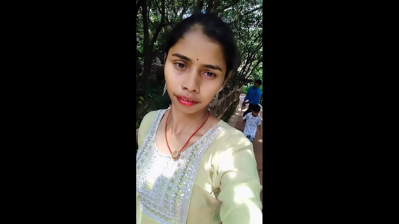 he Chala bate phula gote kanta gote