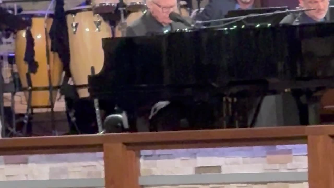 Jimmy Swaggert sings in Church at 90