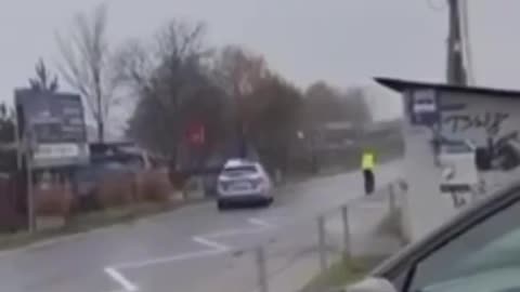 W niedzielę w rejonie Kryspinowa policjanci oddali strzały w kierunku kierowcy,